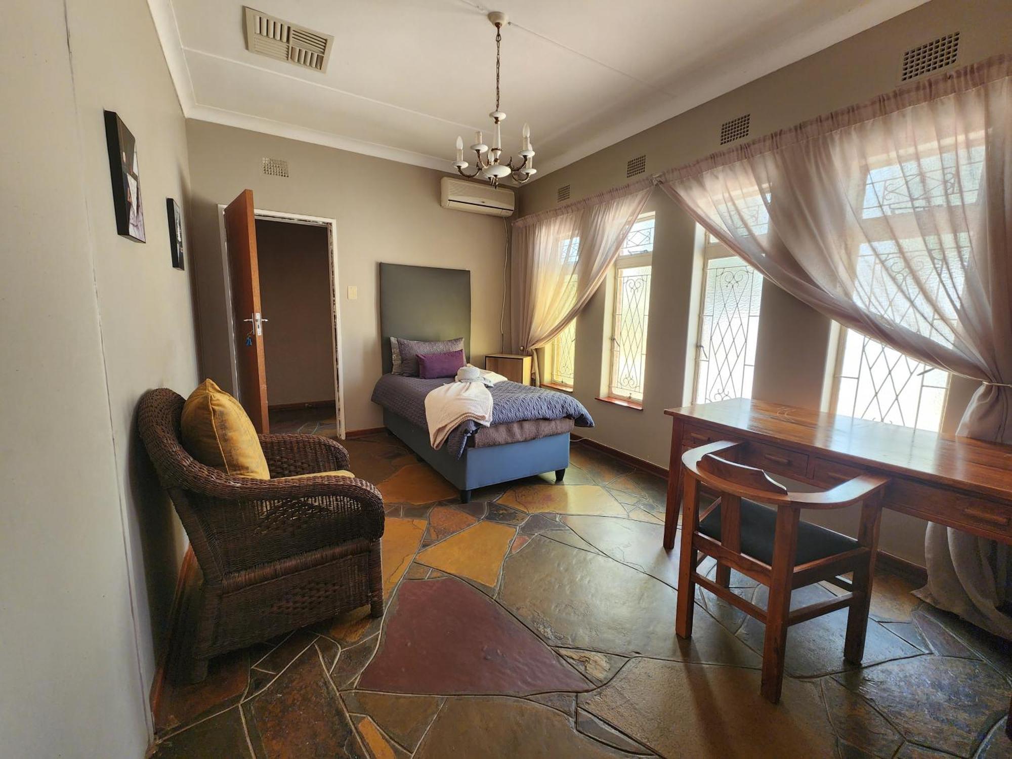 Midway Overnight Rooms Kimberley Bilik gambar